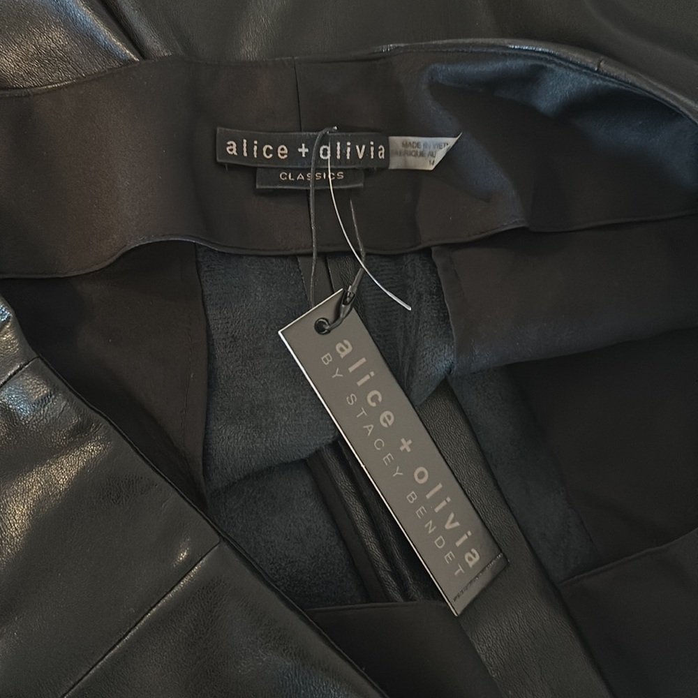 Alice + Olivia NWT Steffie Vegan Leather Shorts - Size 14 - Picture 16 of 16